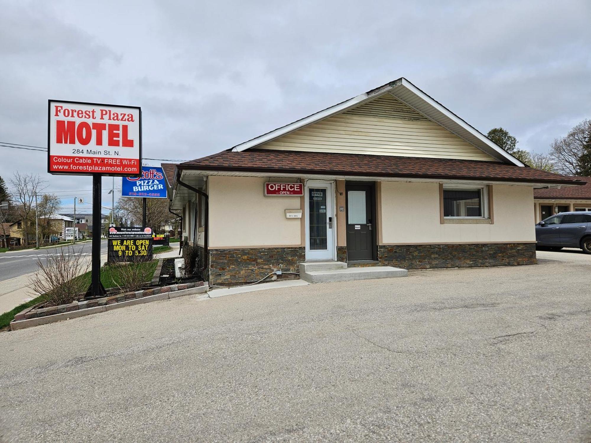 Forest Plaza Motel Mount Forest Exterior photo